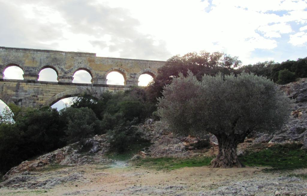 Hotel Restaurant Le Colombier Remoulins Εξωτερικό φωτογραφία