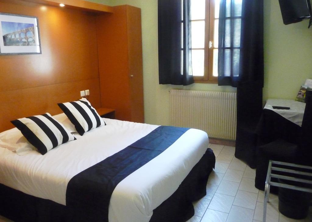 Hotel Restaurant Le Colombier Remoulins Δωμάτιο φωτογραφία
