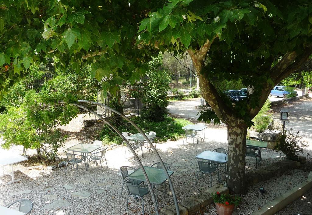 Hotel Restaurant Le Colombier Remoulins Εξωτερικό φωτογραφία