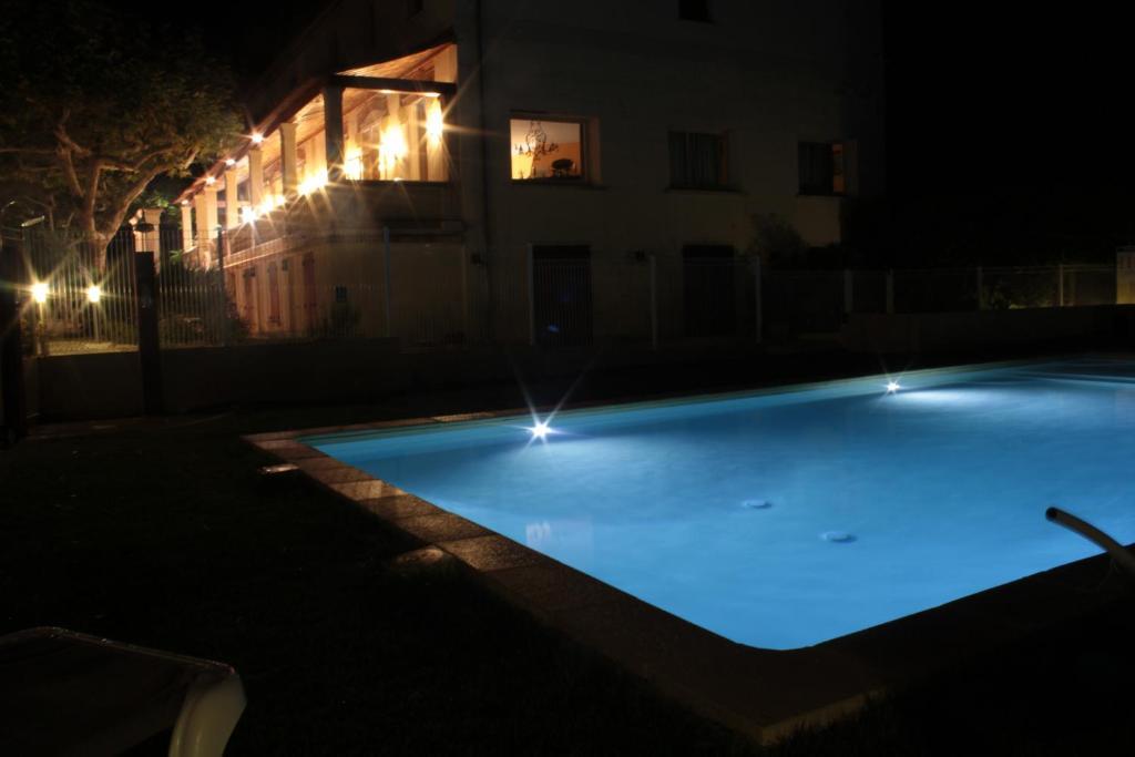 Hotel Restaurant Le Colombier Remoulins Εξωτερικό φωτογραφία