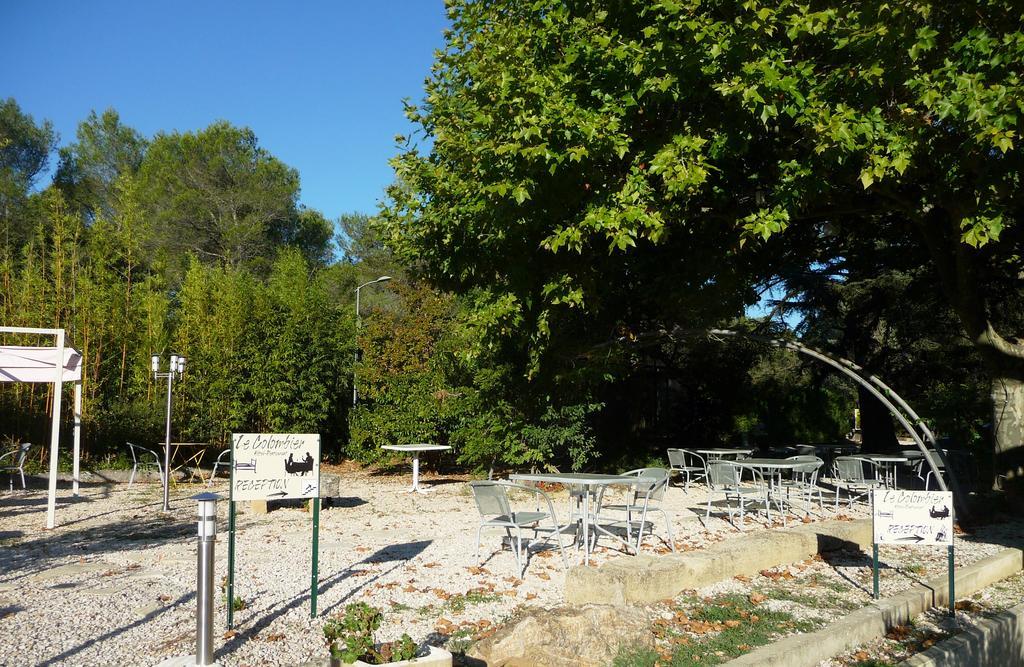 Hotel Restaurant Le Colombier Remoulins Εξωτερικό φωτογραφία